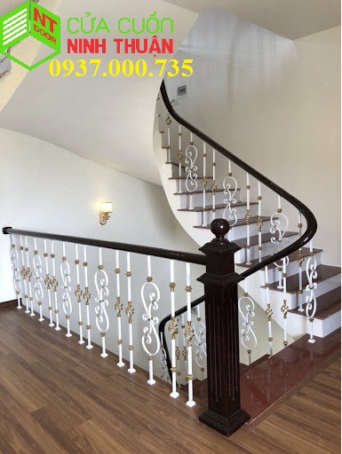 mẫu cầu thang sắt uốn mỹ thuật