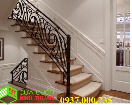 mẫu cầu thang sắt châu âu cổ điển