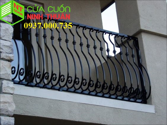 mẫu lan can ban công sắt hộp đẹp, đơn giản